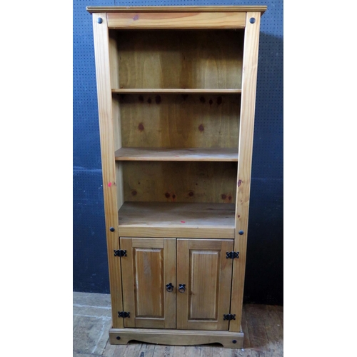 1558 - A Modern Pine Open Bookcase, 81(w)x183(h)x42(d)cm