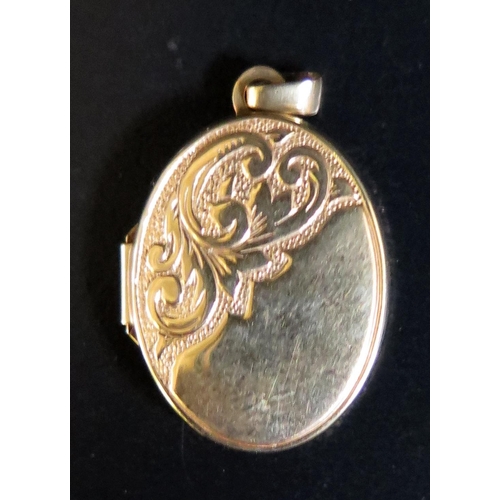 166 - A 9ct Gold Locket, c. 27mm, 1.8g