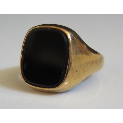 198 - A 9ct Gold and Onyx Signet Ring, size U.5, 4.7g