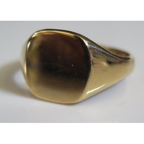 220 - A 9ct Gold Signet Ring, size S, 5.1g