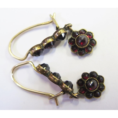 252 - A Pair of Antique Garnet Pendant Earrings in unmarked gold setting, 21mm drop, 1.6g