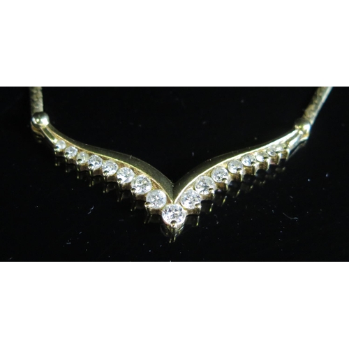 320 - An 18ct Gold and Diamond Necklace set with seventeen diamonds, largest 3.5mm, 9.6g