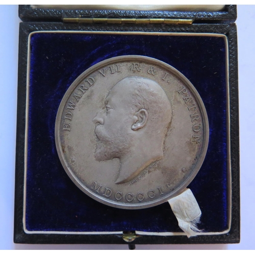 481 - An Edward VII Silver Royal Society of Arts Manufacturers and Commerce Cased Medallion