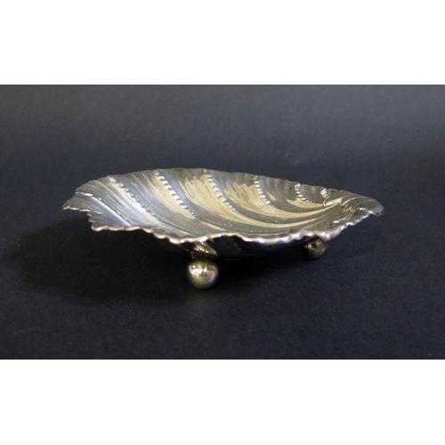 637 - A Victorian Silver Scallop Shaped Dish, Birmingham 1895, Deakin & Francis Ltd., 91g