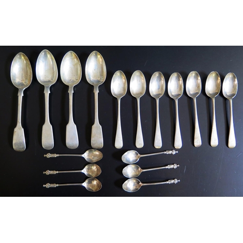 666 - A Selection of Victorian and later Silver Flatware (388g) and plated flatware