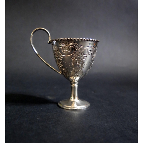 746 - An Edward VII Silver Egg Cup with chased foliate decoration, Sheffield 1903, Walker & Hall, 56g