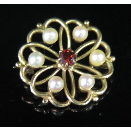 107A - A 9ct Gold, Garnet and Pearl Brooch, 26mm diam., 5.2g