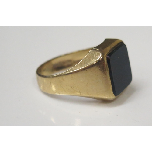 64 - A Gent's 9ct Yellow Gold and Bloodstone Set Signet Ring, size S.5, 7.1g