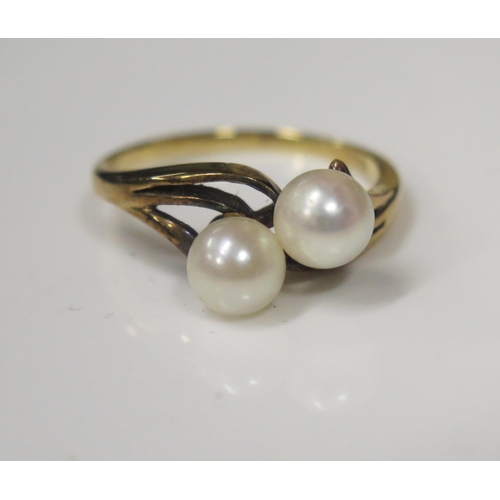 68 - A 14ct Gold and Twin Pearl Crossover Ring, 6mm pearls, size O, 3.5g