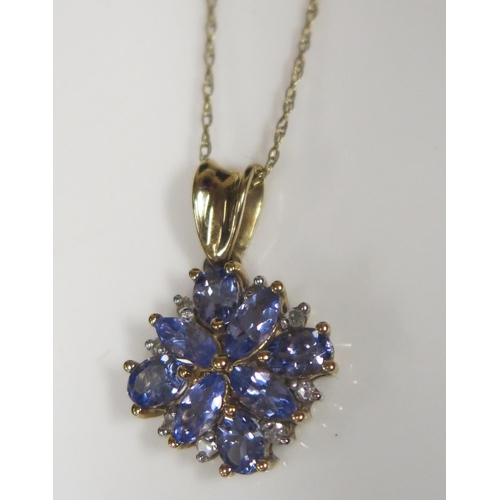 98 - A 9ct Gold and Amethyst Cluster Pendant, 20mm drop, 2g