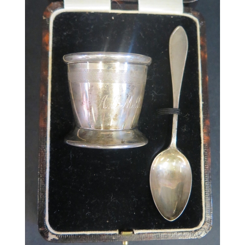 1253 - A George V Cased Silver Egg Cup with Spoon, Birmingham 1931, A. Wilcox, 44.3g