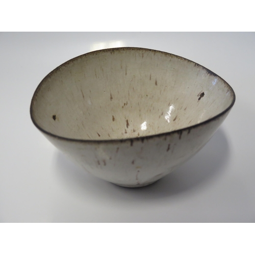132 - Dame Luci Rie, a shaped studio pottery stoneware bowl, impressed marks, 18cm wide