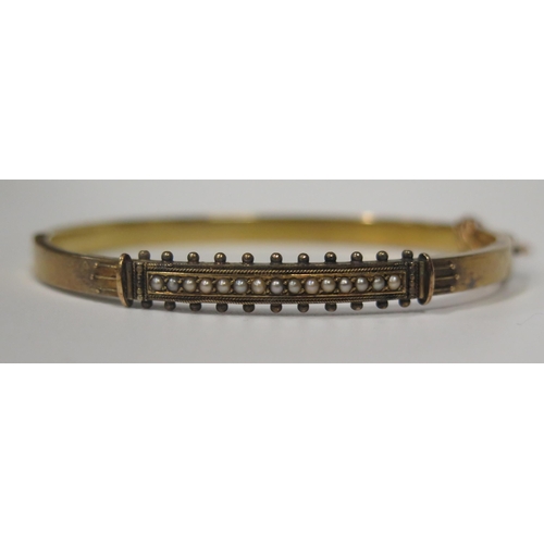 1693 - A 15ct Gold and Seed pearl Set Hinged Bangle, 7.1g