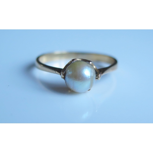 1792 - An 18ct Yellow Gold and Solitaire Spinning Pearl Ring, c. 7mm pearl, size N, 2.1g