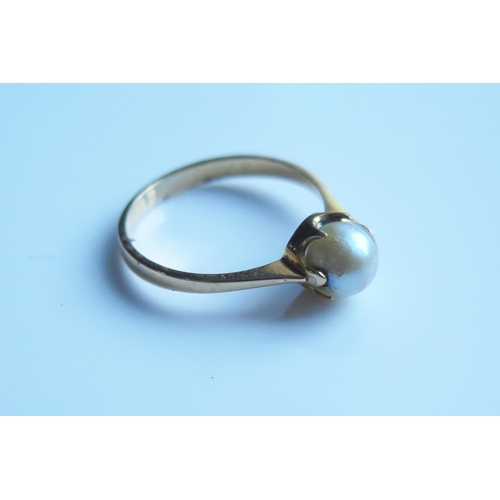 1792 - An 18ct Yellow Gold and Solitaire Spinning Pearl Ring, c. 7mm pearl, size N, 2.1g