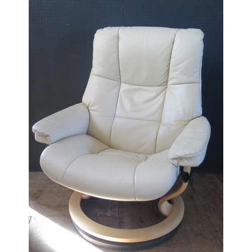 266g - A Ekornes Stressless Mayfair Recliner in cream leather. Bought new in 2014, 2 years left on the guar... 