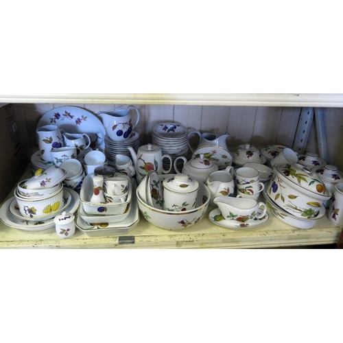 362 - A Large Collection of Royal Worcester 'Evesham' Table Ware

**TEL BID**