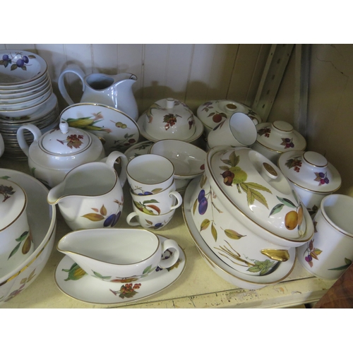 362 - A Large Collection of Royal Worcester 'Evesham' Table Ware

**TEL BID**