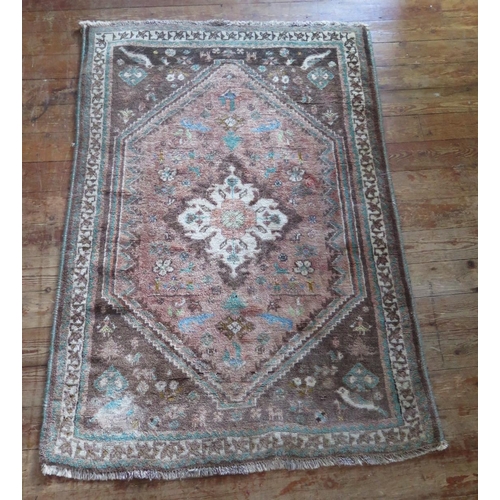 727 - A Persian Style Rug, 162x110cm