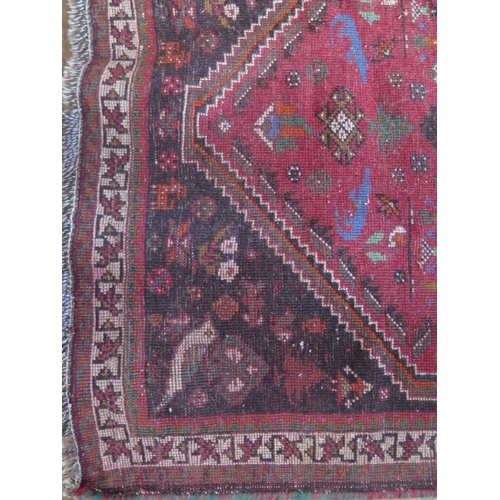 727 - A Persian Style Rug, 162x110cm