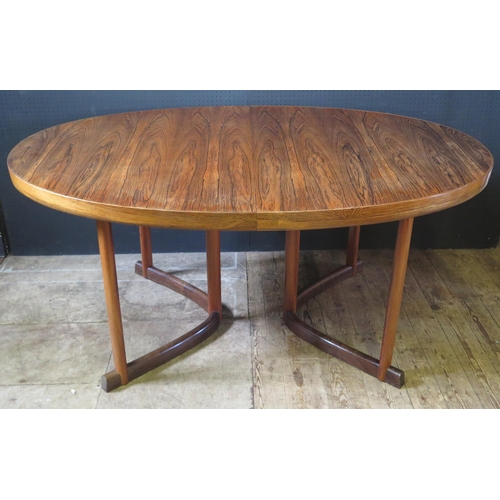 256d - A Danish Control Rosewood Veneered Extending Dining Table, 162-217-272(l)x108(w)cm