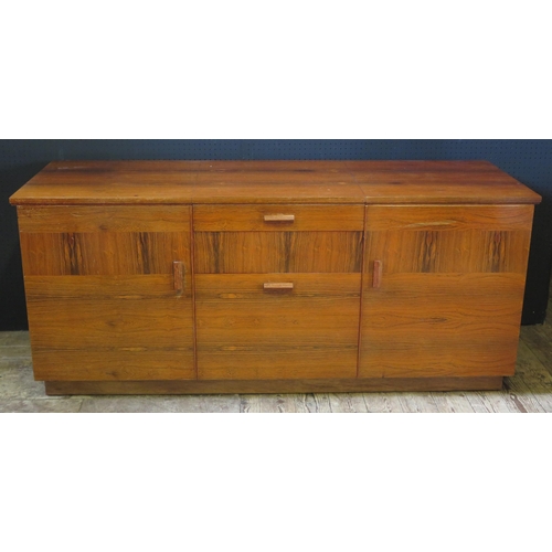 256g - A Danish Rosewood Veneered Stereo Cabinet with central hinged record player compartment with record ... 