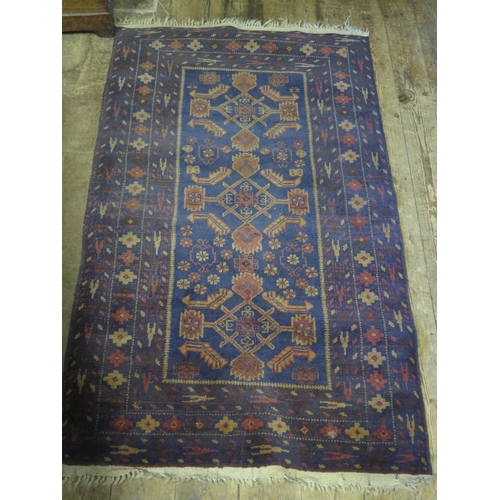 733 - A Persian Style Rug, 140x87cm