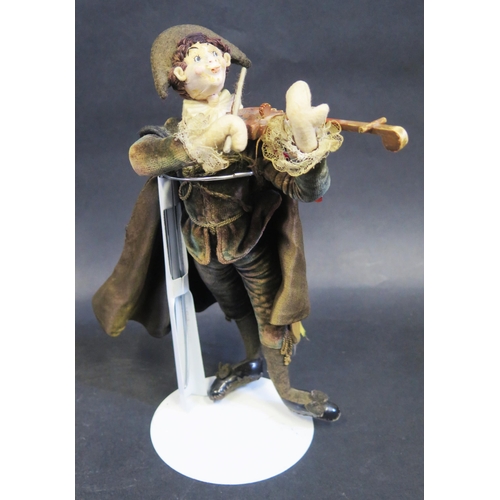 1243 - A Spanish Roldan Klumpe Violinist Doll, c,26cm high