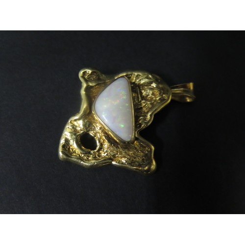 1794a - An 18ct Gold & Crystal Opal Bespoke Brooch/pendant Made Australia but Hallmarked In England. 27grams... 