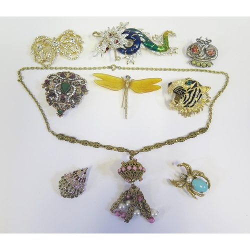 230 - A Selection of Costume Jewellery including Lalique style dragonfly brooch