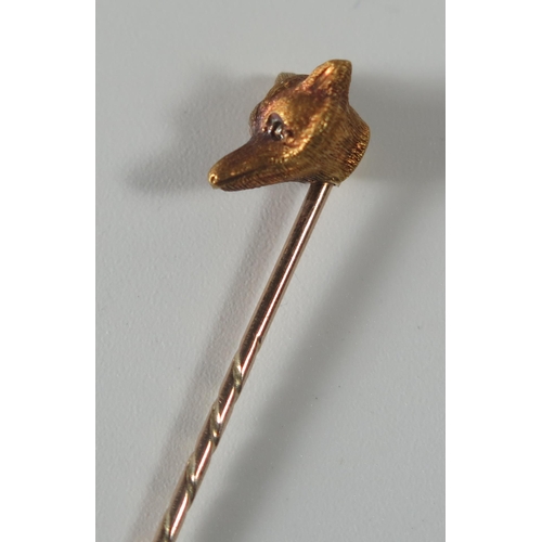 364 - A Cased Gold Fox Pin with rose cut diamond eyes, 1.3g