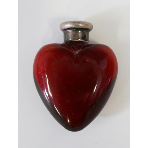 108 - A George V Silver Top Heart Shaped Ruby Glass Scent Bottle, Chester1912, Samson Mordan & Co., 56 mm ... 