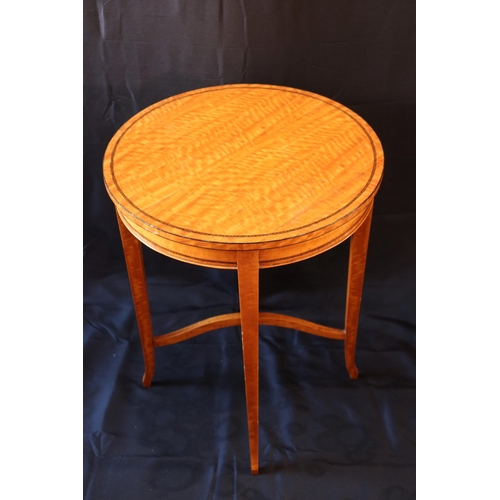 250 - A Pair of Edwardian Satinwood Occasional Tables with ebony stringing and standing on four swept, 49 ... 