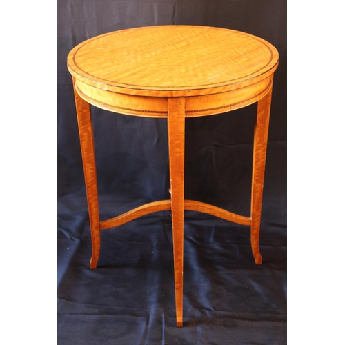 250 - A Pair of Edwardian Satinwood Occasional Tables with ebony stringing and standing on four swept, 49 ... 