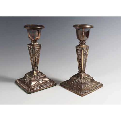 30 - A Pair of Edward VII Loaded Silver Candlesticks with harebell swag decoration, 14.5cm, Henry Matthew... 