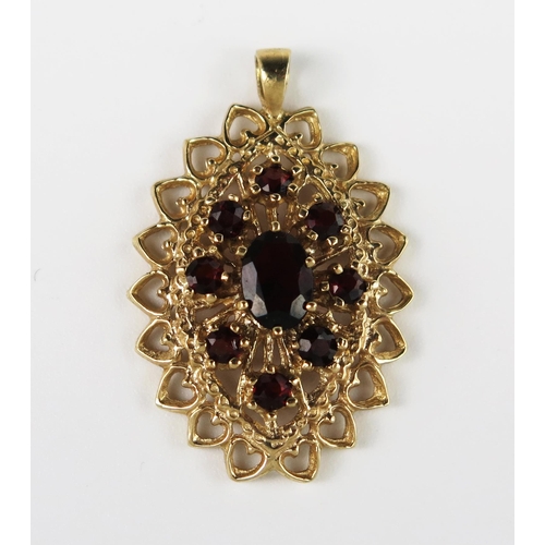 309B - A 9ct Gold and Garnet Pendant, 31 x 20 mm, 3.3g