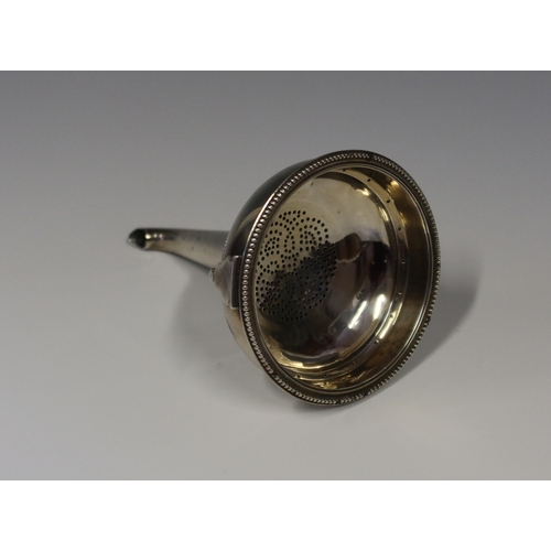 90 - A George III Silver Wine Funnel, London 1779, William Plummer, 12cm high, 130.9g