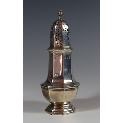 97 - A Victorian Silver Sugar Castor, London 1900, Thomas Bradbury & Sons, 15.5cm, 124.3g