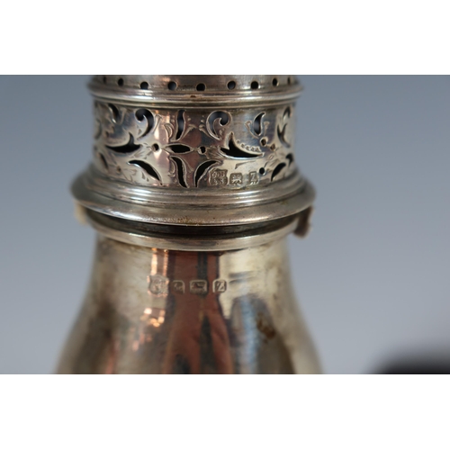 99 - A George V Silver Sugar Castor, Birmingham 1924, Cooper Brothers & Sons Ltd., 16.5cm, 221.5g