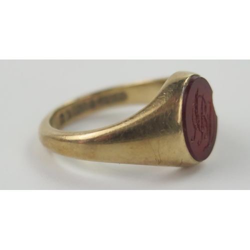 108 - 9ct Gold Signet Ring, size K, 4.3g. Stone damaged