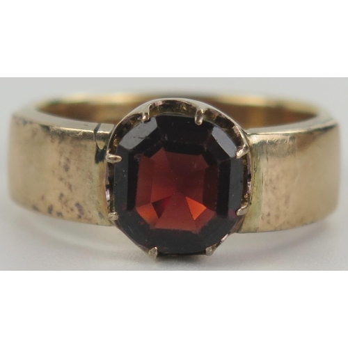 11 - Victorian 18ct Gold and Garnet Ring, maker T&Y, date marks not clear, size N.5, 5.9g