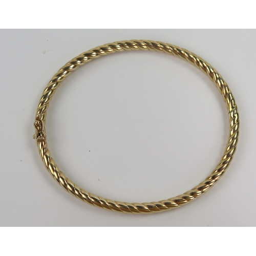 110 - 9ct Gold Hinged Bangle, 64x55mm internal diameter, 7.6g