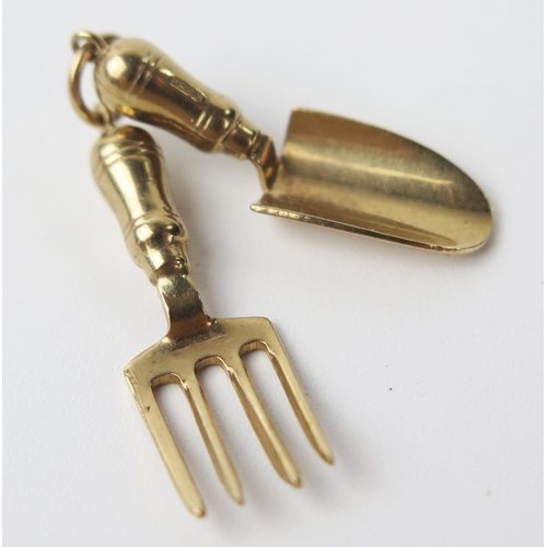 147g - 9ct Gold Trowel and Fork Charms, 1.7g