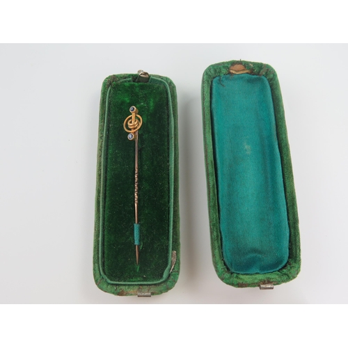 155 - 15ct Gold and Sapphire Stick Pin, 1.6g. Plush case A/F