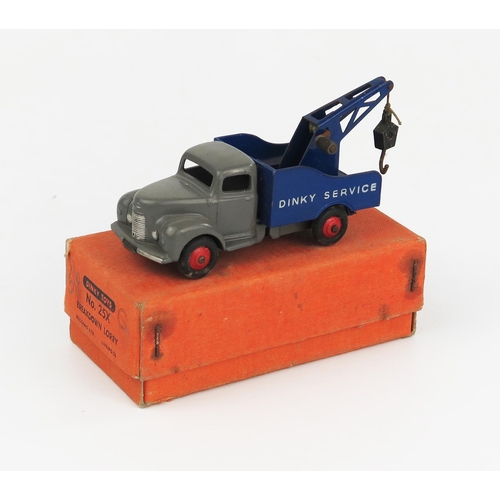 2109 - A Dinky Toys 25x Commer Breakdown Lorry with dark grey cab and chassis, royal blue back, red hubs, w... 