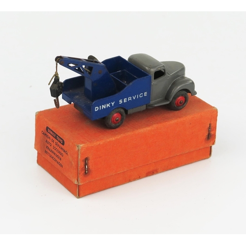 2109 - A Dinky Toys 25x Commer Breakdown Lorry with dark grey cab and chassis, royal blue back, red hubs, w... 