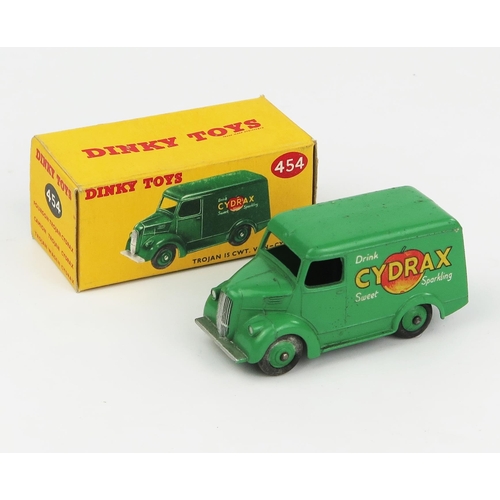 2122 - A Dinky Toys 454 Trojan 15 CWT Van - Cydrax in light green with green hubs. Excellent in excellent b... 