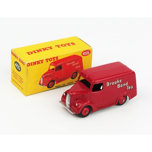 2124 - A Dinky Toys 454 Trojan 15 CWT Van 