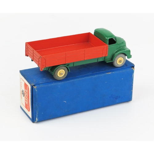 2196 - A Dinky Supertoys 532 Comet Wagon with Hinged Tailboard with dark green cab and chassis, orange back... 