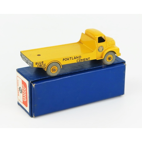 2197 - A Dinky Supertoys 533 Leyland Comet Wagon 'PORTLAND BLUE CIRCLE CEMENT' in yellow with yellow hubs a... 